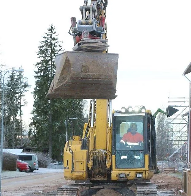 kaivuri valmiina töihin